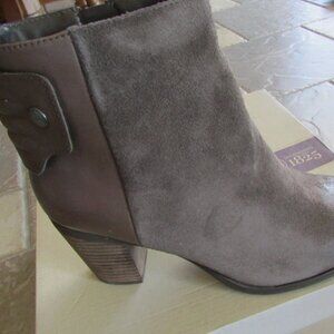 NEW CLARKS  TAUPE BOOTS ZIP SIDE WOMENS  10635 ANKLE BOOTIES